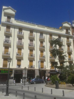Отель Hostal Triana  Мадрид